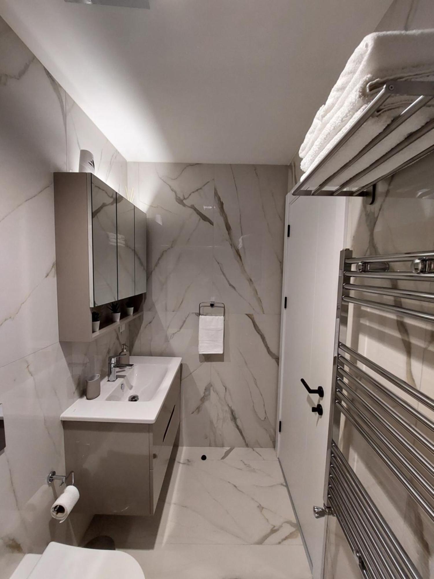 Divine 69 Luxury Apartment, Skopje City - Center, Diamond Residences, Free Parking Екстериор снимка